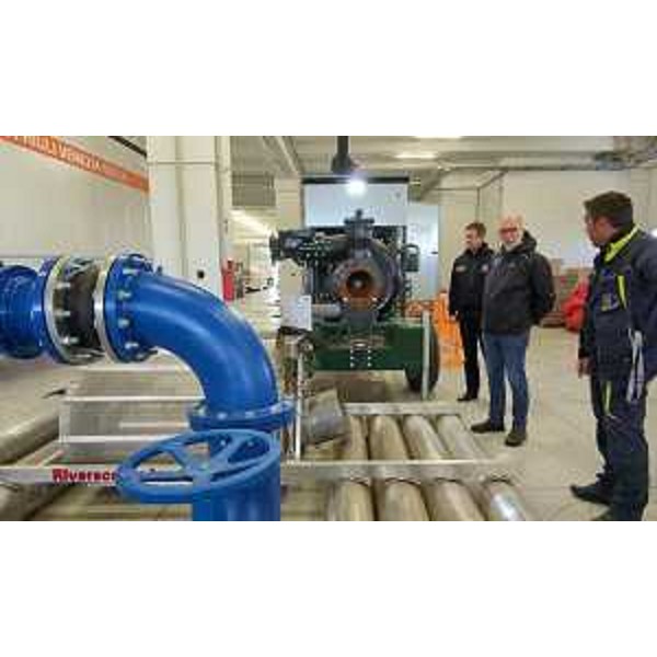 L'assessore regionale Riccardo Riccardo ispeziona l'idrovora messa a disposizione delle zone allagate dal parte della Protezione civile del Friuli Venezia Giulia - L'assessore regionale Riccardo Riccardo ispeziona l'idrovora messa a disposizione delle zone allagate dal parte della Protezione civile del Friuli Venezia Giulia