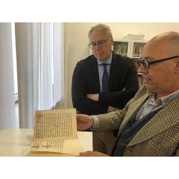 Il presidente del Consiglio regionale, Mauro Bordin, assieme a Roberto Giurano nel corso della visita allo Scriptorium - Il presidente del Consiglio regionale, Mauro Bordin, assieme a Roberto Giurano nel corso della visita allo Scriptorium