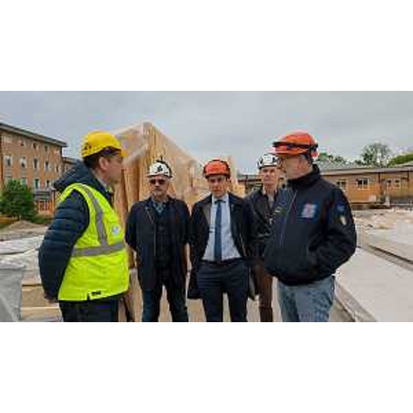 L'assessore Riccardi nel corso del sopralluogo - L'assessore Riccardi nel corso del sopralluogo