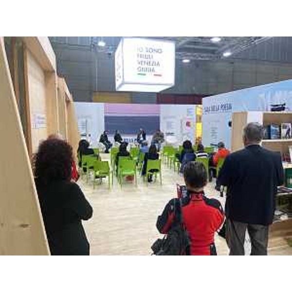 Uno degli appuntamenti ospitati all'interno dello stand del Friuli Venezia Giulia al Salone del libro di Torino - Uno degli appuntamenti ospitati all'interno dello stand del Friuli Venezia Giulia al Salone del libro di Torino 