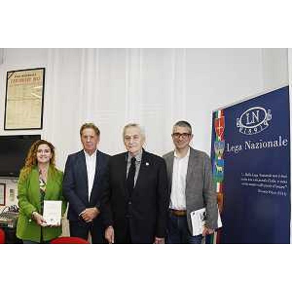 Gli assessori regionali Roberti e Scoccimarro tra l'avvocato Sardos Albertini - Gli assessori regionali Roberti e Scoccimarro tra l'avvocato Sardos Albertini