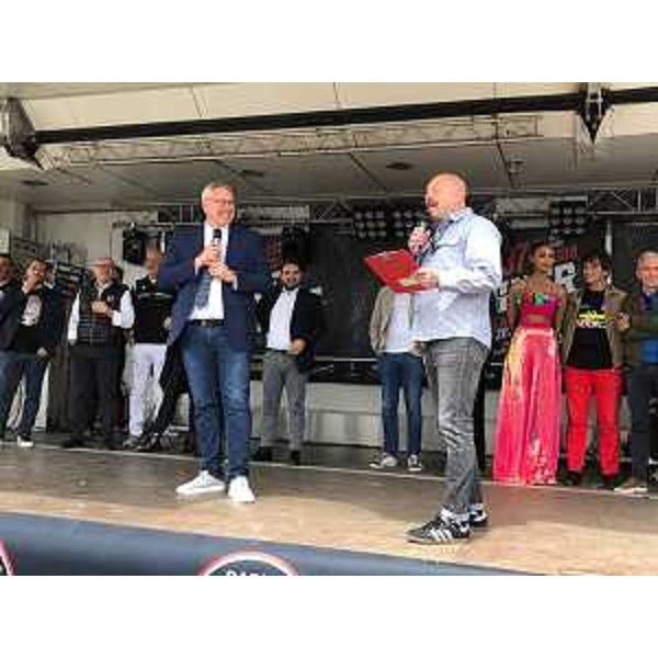 Il presindente del Cr Fvg, Mauro Bordin, sul palco del Biker Fest International a Lignano Sabbiadoro - Il presindente del Cr Fvg, Mauro Bordin, sul palco del Biker Fest International a Lignano Sabbiadoro