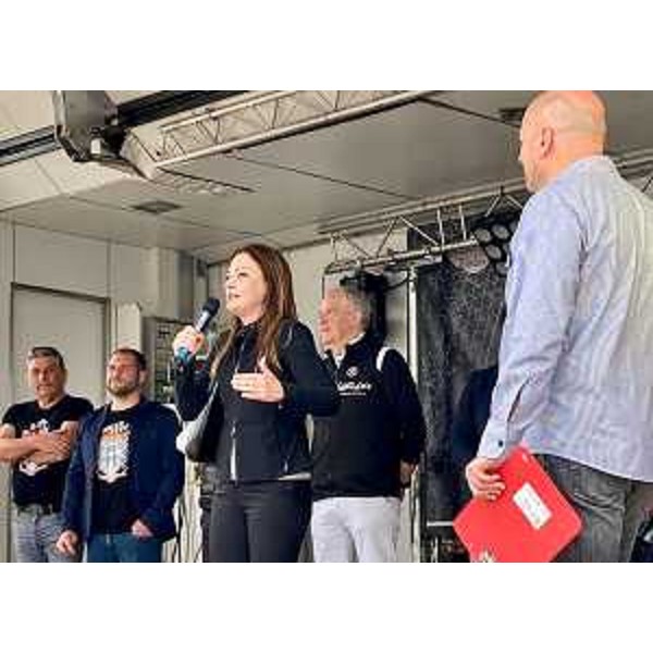 L'intervento della consigliera Maddalena Spagnolo dal palco della Biker Fest di Lignano - L'intervento della consigliera Maddalena Spagnolo dal palco della Biker Fest di Lignano