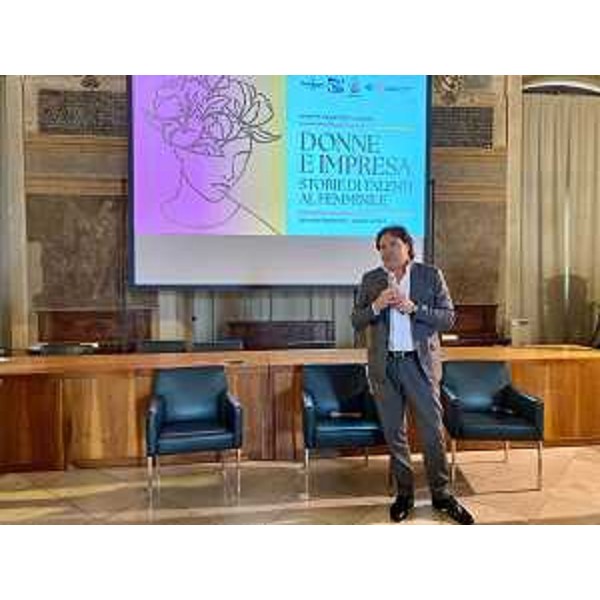 L'assessore regionale Sergio Emidio Bini durante il suo intervento - L'assessore regionale Sergio Emidio Bini durante il suo intervento