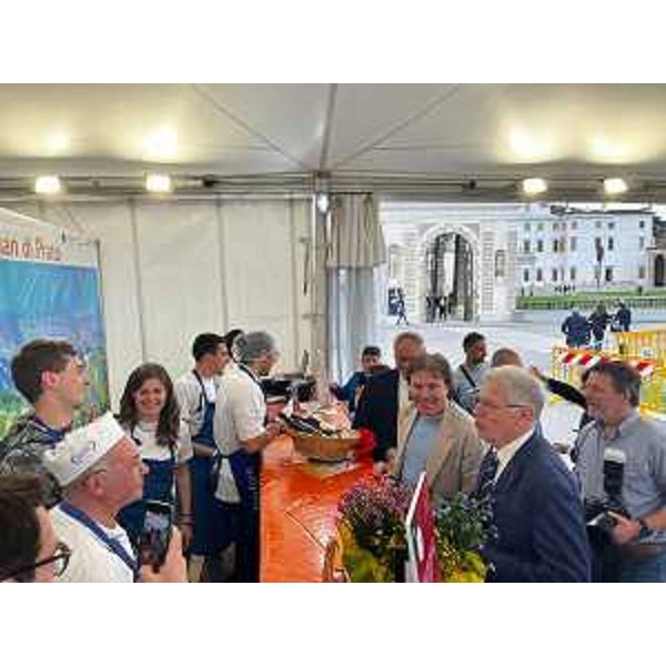 Bini tra gli stand di Sapori Pro Loco - Bini tra gli stand di Sapori Pro Loco