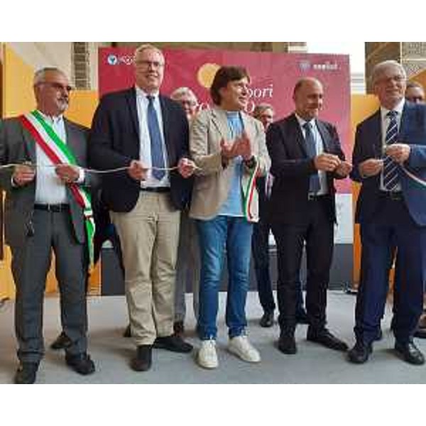 Il presidente del Cr Fvg, Mauro Bordin, accanto all'assessore regionale al Turismo, Sergio Bini, al centro - Il presidente del Cr Fvg, Mauro Bordin, accanto all'assessore regionale al Turismo, Sergio Bini, al centro 