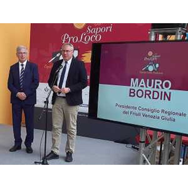 Il presidente Mauro Bordin con il presidente delle Pro Loco Fvg, Valter Pezzarini - Il presidente Mauro Bordin con il presidente delle Pro Loco Fvg, Valter Pezzarini