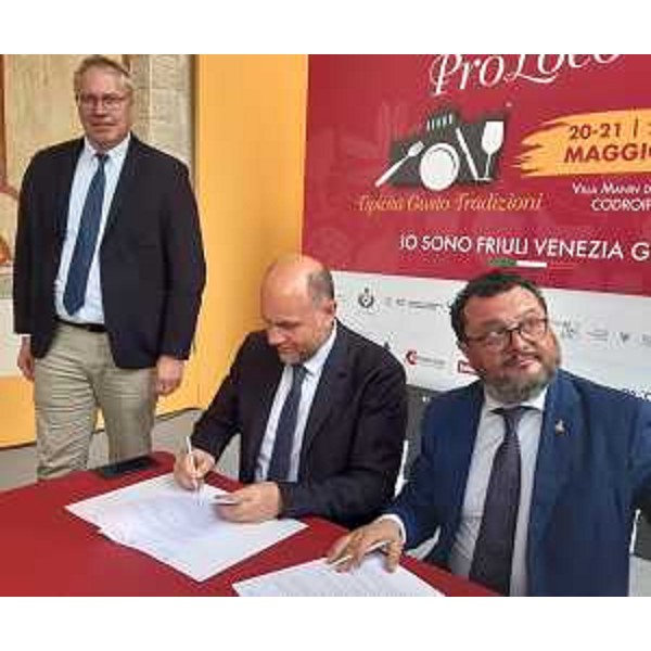 Il presidente del Cr Fvg, Mauro Bordin, con i presidenti nazionali dell'Unione nazionale Pro Loco d'Italia e dell'Associazione nazionale Città del Vino, Antonino La Spina e Angelo Radica - Il presidente del Cr Fvg, Mauro Bordin, con i presidenti nazionali dell'Unione nazionale Pro Loco d'Italia e dell'Associazione nazionale Città del Vino, Antonino La Spina e Angelo Radica