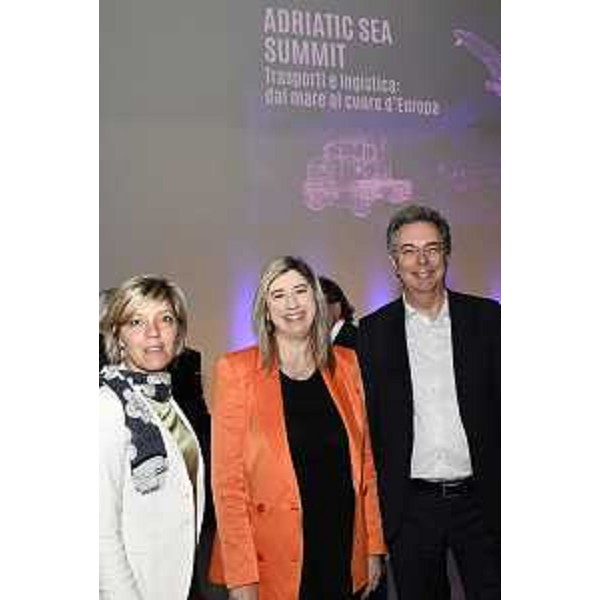 Gli assessori regionale Barbara Zilli e Cristina Amirante con il parlamentare Graziano Pizzimenti - Gli assessori regionale Barbara Zilli e Cristina Amirante con il parlamentare Graziano Pizzimenti