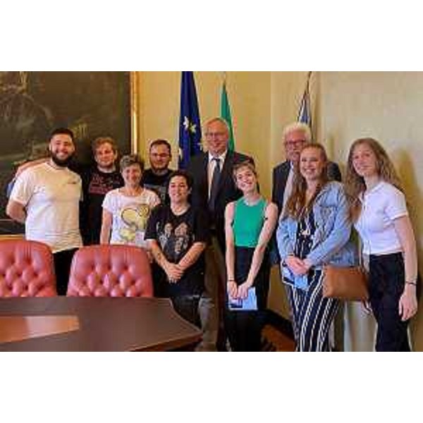 Il presidente del Cr Fvg, Mauro Bordin, tra i nipoti di corregionali all'estero ospiti dell'Associazione giuliani nel mondo - Il presidente del Cr Fvg, Mauro Bordin, tra i nipoti di corregionali all'estero ospiti dell'Associazione giuliani nel mondo