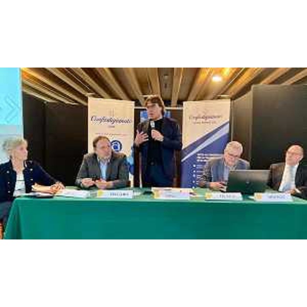 L'assessore regionale Sergio Emidio Bini presenta a Cormons il bando innovazione - L'assessore regionale Sergio Emidio Bini presenta a Cormons il bando innovazione