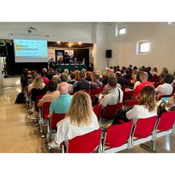 Un momento della presentazione del bando nella sala comunale a Cormons - Un momento della presentazione del bando nella sala comunale a Cormons