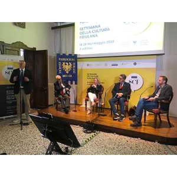 Il presidente del Consiglio regionale Fvg, Mauro Bordin, all'incontro organizzato dalla Società filologica friulana - Il presidente del Consiglio regionale Fvg, Mauro Bordin, all'incontro organizzato dalla Società filologica friulana