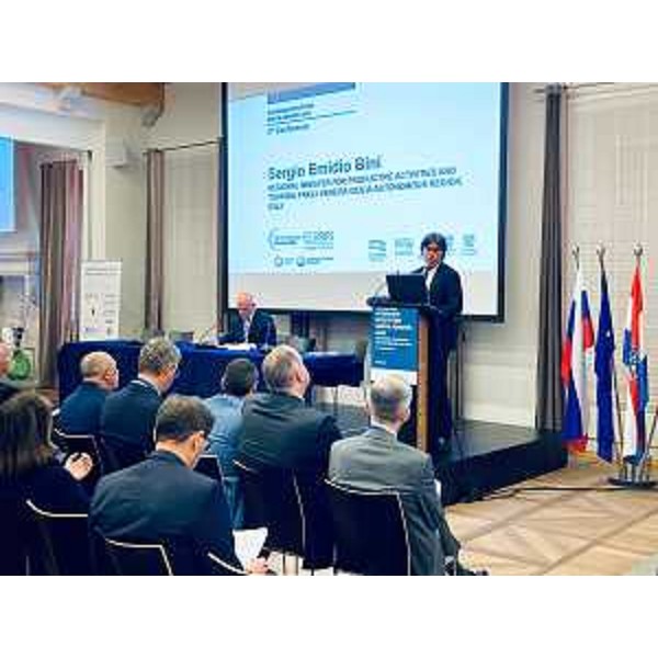 L'intervento dell'assessore regionale alle Attività produttive e Turismo, Sergio Emidio Bini, durante la terza conferenza "Hydrogen ecosystem north adriatic 2023: innovation, technology and partnership in action". - L'intervento dell'assessore regionale alle Attività produttive e Turismo, Sergio Emidio Bini, durante la terza conferenza "Hydrogen ecosystem north adriatic 2023: innovation, technology and partnership in action".