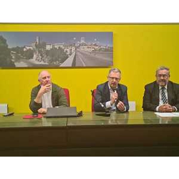 L'assessore regionale alle risorse agroalimentari Stefano Zannier interviene all'inaugurazione del nuovo robot di mungitura dell'Isis Paolino d'Aquileia - L'assessore regionale alle risorse agroalimentari Stefano Zannier interviene all'inaugurazione del nuovo robot di mungitura dell'Isis Paolino d'Aquileia 