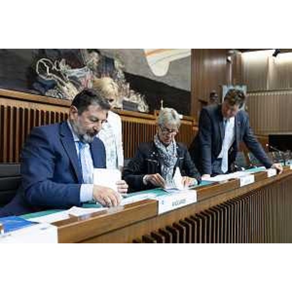 Lo spoglio delle schede con il segretario generale Stefano Patriarca - Lo spoglio delle schede con il segretario generale Stefano Patriarca