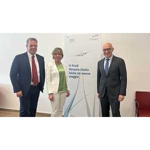 L'assessore regionale alle Finanze Barbara Zilli con il presidente di Aeroporto FVG Antonio Marano (a destra) e lamministratore delegato Marco Consalvo - L'assessore regionale alle Finanze Barbara Zilli con il presidente di Aeroporto FVG Antonio Marano (a destra) e lamministratore delegato Marco Consalvo