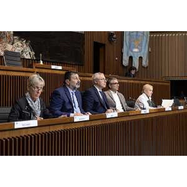 Il presidente del Cr Fvg, Mauro Bordin (al centro), con, alla sua sx, l'assessore Fvg delegato ai rapporti con l'Assemblea legislativa, Pierpaolo Roberti - Il presidente del Cr Fvg, Mauro Bordin (al centro), con, alla sua sx, l'assessore Fvg delegato ai rapporti con l'Assemblea legislativa, Pierpaolo Roberti