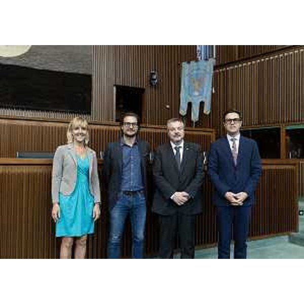 Enrico Bullian (Patto - Civica), secondo da sinistra - Enrico Bullian (Patto - Civica), secondo da sinistra