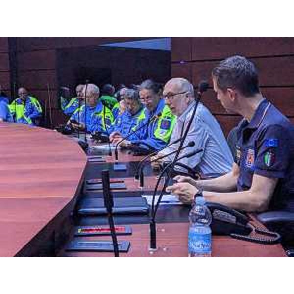 L'assessore regionale Riccardo Riccardi fa il punto nella sede della Protezione civile di Palmanova sull'impegno dei volontari nella tappa Fvg del Giro d'Italia - L'assessore regionale Riccardo Riccardi fa il punto nella sede della Protezione civile di Palmanova sull'impegno dei volontari nella tappa Fvg del Giro d'Italia