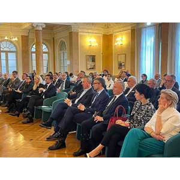 L'assessore regionale alle Autonomie locali Pierpaolo Roberti (al centro) partecipa al seminario seminario "La situazione economico-finanziaria europea tra inflazione, rischi di instabilità finanziaria e timori di recessione" al Mib di Trieste. - L'assessore regionale alle Autonomie locali Pierpaolo Roberti (al centro) partecipa al seminario seminario "La situazione economico-finanziaria europea tra inflazione, rischi di instabilità finanziaria e timori di recessione" al Mib di Trieste.