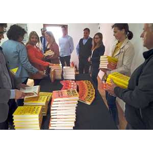 La consegna dei libri a Verteneglio - La consegna dei libri a Verteneglio