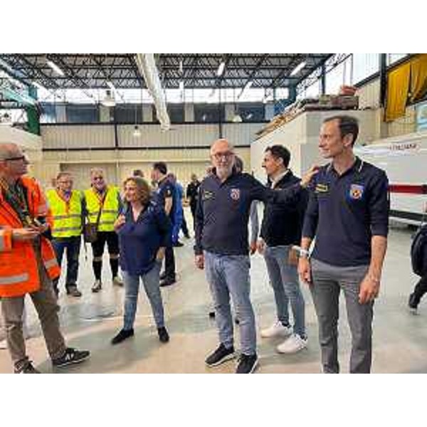 Il governatore Massimiliano Fedriga assieme allassessore regionale alla Protezione civile Riccardo Riccardi incontra nel punto di raccolta della Fiera di Forlì i volontari della Protezione civile del Friuli Venezia Giulia impegnati nelle operazioni di aiuto nei territori colpiti dalle alluvioni in Emilia-Romagna. - Il governatore Massimiliano Fedriga assieme allassessore regionale alla Protezione civile Riccardo Riccardi incontra nel punto di raccolta della Fiera di Forlì i volontari della Protezione civile del Friuli Venezia Giulia impegnati nelle operazioni di aiuto nei territori colpiti dalle alluvioni in Emilia-Romagna.