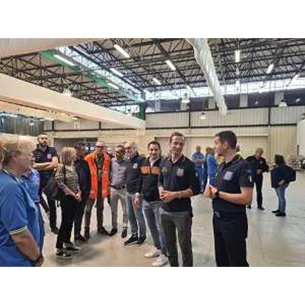 Il governatore Massimiliano Fedriga assieme allassessore regionale alla Protezione civile Riccardo Riccardi incontra nel punto di raccolta della Fiera di Forlì i volontari della Protezione civile del Friuli Venezia Giulia impegnati nelle operazioni di aiuto nei territori colpiti dalle alluvioni in Emilia-Romagna. - Il governatore Massimiliano Fedriga assieme allassessore regionale alla Protezione civile Riccardo Riccardi incontra nel punto di raccolta della Fiera di Forlì i volontari della Protezione civile del Friuli Venezia Giulia impegnati nelle operazioni di aiuto nei territori colpiti dalle alluvioni in Emilia-Romagna.