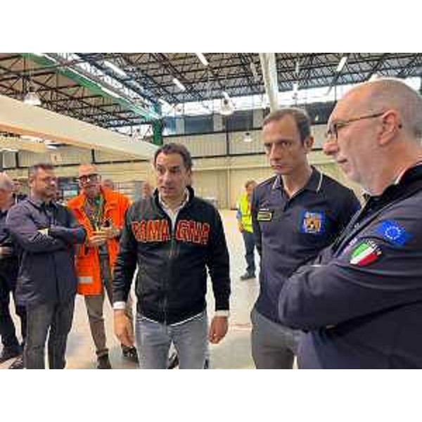Il governatore Massimiliano Fedriga assieme allassessore regionale alla Protezione civile Riccardo Riccardi incontra nel punto di raccolta della Fiera di Forlì i volontari della Protezione civile del Friuli Venezia Giulia impegnati nelle operazioni di aiuto nei territori colpiti dalle alluvioni in Emilia-Romagna. - Il governatore Massimiliano Fedriga assieme allassessore regionale alla Protezione civile Riccardo Riccardi incontra nel punto di raccolta della Fiera di Forlì i volontari della Protezione civile del Friuli Venezia Giulia impegnati nelle operazioni di aiuto nei territori colpiti dalle alluvioni in Emilia-Romagna.