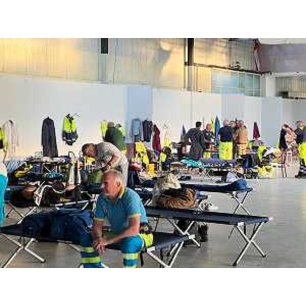 Il governatore Massimiliano Fedriga assieme allassessore regionale alla Protezione civile Riccardo Riccardi incontra nel punto di raccolta della Fiera di Forlì i volontari della Protezione civile del Friuli Venezia Giulia impegnati nelle operazioni di aiuto nei territori colpiti dalle alluvioni in Emilia-Romagna. - Il governatore Massimiliano Fedriga assieme allassessore regionale alla Protezione civile Riccardo Riccardi incontra nel punto di raccolta della Fiera di Forlì i volontari della Protezione civile del Friuli Venezia Giulia impegnati nelle operazioni di aiuto nei territori colpiti dalle alluvioni in Emilia-Romagna.