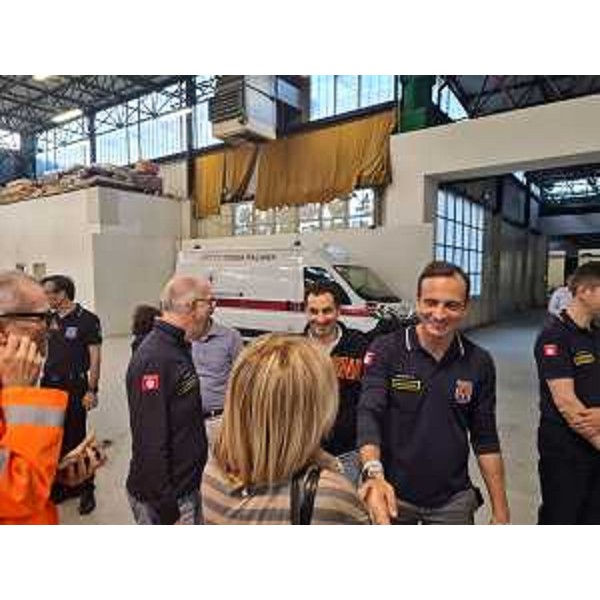 Il governatore Massimiliano Fedriga assieme allassessore regionale alla Protezione civile Riccardo Riccardi incontra nel punto di raccolta della Fiera di Forlì i volontari della Protezione civile del Friuli Venezia Giulia impegnati nelle operazioni di aiuto nei territori colpiti dalle alluvioni in Emilia-Romagna. - Il governatore Massimiliano Fedriga assieme allassessore regionale alla Protezione civile Riccardo Riccardi incontra nel punto di raccolta della Fiera di Forlì i volontari della Protezione civile del Friuli Venezia Giulia impegnati nelle operazioni di aiuto nei territori colpiti dalle alluvioni in Emilia-Romagna.