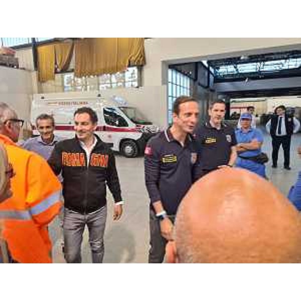 Il governatore Massimiliano Fedriga assieme allassessore regionale alla Protezione civile Riccardo Riccardi incontra nel punto di raccolta della Fiera di Forlì i volontari della Protezione civile del Friuli Venezia Giulia impegnati nelle operazioni di aiuto nei territori colpiti dalle alluvioni in Emilia-Romagna. - Il governatore Massimiliano Fedriga assieme allassessore regionale alla Protezione civile Riccardo Riccardi incontra nel punto di raccolta della Fiera di Forlì i volontari della Protezione civile del Friuli Venezia Giulia impegnati nelle operazioni di aiuto nei territori colpiti dalle alluvioni in Emilia-Romagna.