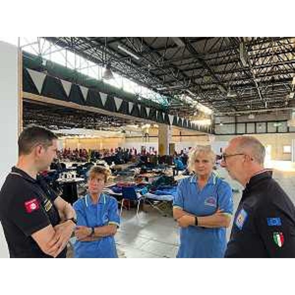 Il governatore Massimiliano Fedriga assieme allassessore regionale alla Protezione civile Riccardo Riccardi incontra nel punto di raccolta della Fiera di Forlì i volontari della Protezione civile del Friuli Venezia Giulia impegnati nelle operazioni di aiuto nei territori colpiti dalle alluvioni in Emilia-Romagna. - Il governatore Massimiliano Fedriga assieme allassessore regionale alla Protezione civile Riccardo Riccardi incontra nel punto di raccolta della Fiera di Forlì i volontari della Protezione civile del Friuli Venezia Giulia impegnati nelle operazioni di aiuto nei territori colpiti dalle alluvioni in Emilia-Romagna.