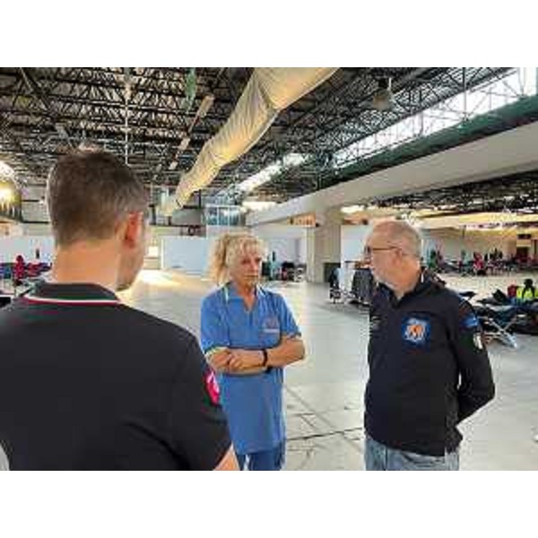 Il governatore Massimiliano Fedriga assieme allassessore regionale alla Protezione civile Riccardo Riccardi incontra nel punto di raccolta della Fiera di Forlì i volontari della Protezione civile del Friuli Venezia Giulia impegnati nelle operazioni di aiuto nei territori colpiti dalle alluvioni in Emilia-Romagna. - Il governatore Massimiliano Fedriga assieme allassessore regionale alla Protezione civile Riccardo Riccardi incontra nel punto di raccolta della Fiera di Forlì i volontari della Protezione civile del Friuli Venezia Giulia impegnati nelle operazioni di aiuto nei territori colpiti dalle alluvioni in Emilia-Romagna.