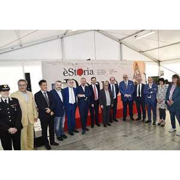 Foto di gruppo all'inaugurazione di èStoria - Foto di gruppo all'inaugurazione di èStoria