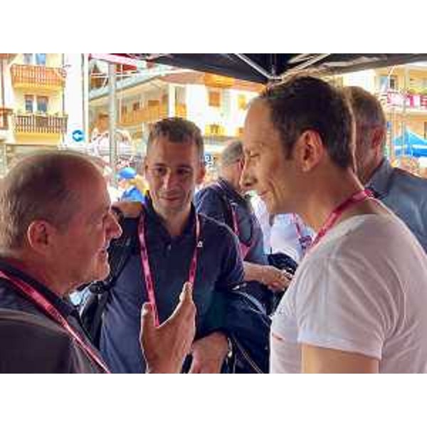 Il governatore Fedriga assieme all'ex campione Vincenzo Nibali e al direttore del Giro Mauro Vegni - Il governatore Fedriga assieme all'ex campione Vincenzo Nibali e al direttore del Giro Mauro Vegni