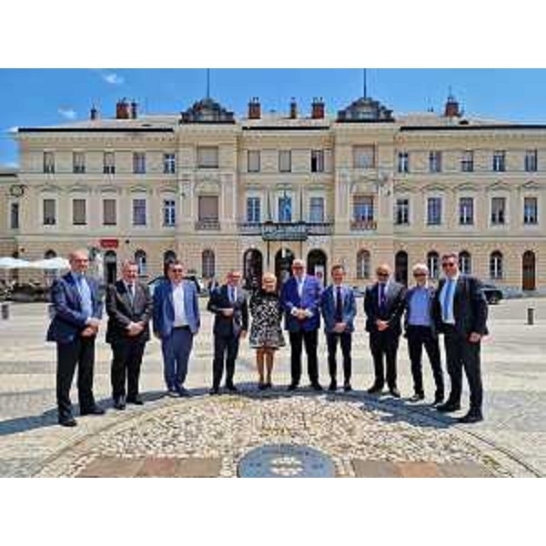 Foto di gruppo con Diego Bernardis (Lega) secondo da sx e, al centro, il sindaco di Gorizia, Rodolfo Ziberna - Foto di gruppo con Diego Bernardis (Lega) secondo da sx e, al centro, il sindaco di Gorizia, Rodolfo Ziberna