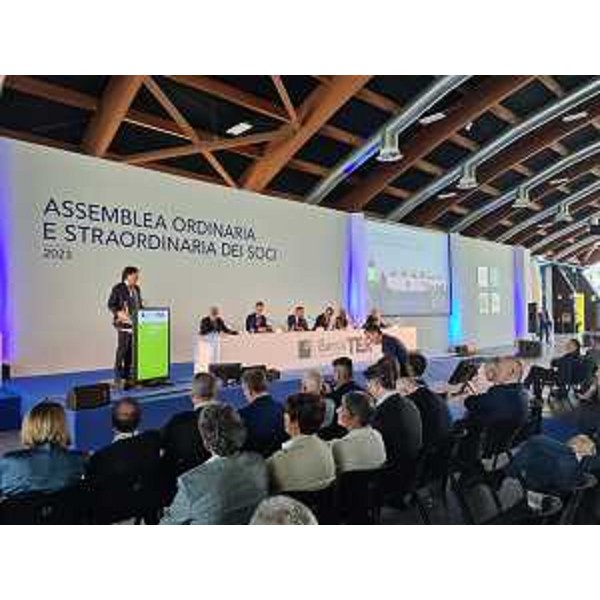 L'assessore regionale alle Attività produttive e turismo Sergio Emidio Bini all'Assemblea di Banca Ter - L'assessore regionale alle Attività produttive e turismo Sergio Emidio Bini all'Assemblea di Banca Ter