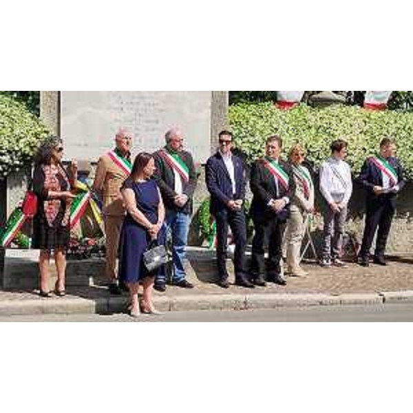 Serena Pellegrino (Avs), la prima da sinistra, alla commemorazione dei 26 patrioti uccisi dai nazifascisti a Premariacco e San Giovanni al Natisone - Serena Pellegrino (Avs), la prima da sinistra, alla commemorazione dei 26 patrioti uccisi dai nazifascisti a Premariacco e San Giovanni al Natisone