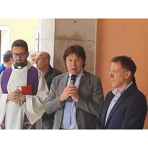 L'assessore regionale Sergio Emidio Bini prende la parola all'inaugurazione del nuovo infopoint di Muggia - L'assessore regionale Sergio Emidio Bini prende la parola all'inaugurazione del nuovo infopoint di Muggia