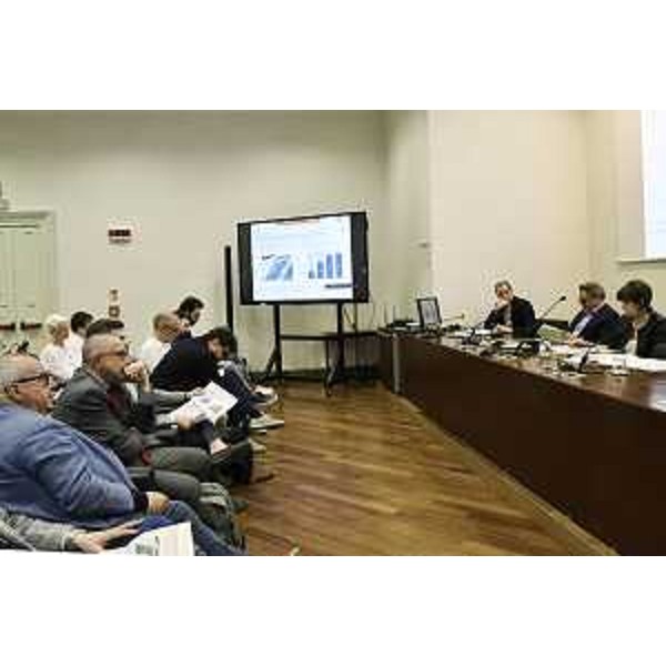 Una fase dell'incontro svoltosi in Regione sulla Wartsila alla presenza dell'assessore al Lavoro Alessia Rosolen - Una fase dell'incontro svoltosi in Regione sulla Wartsila alla presenza dell'assessore al Lavoro Alessia Rosolen