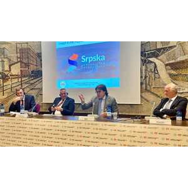 L'assessore regionale Sergio Emidio Bini nel suo intervento all'incontro con il vertice del governo della Repubblica Sprska - L'assessore regionale Sergio Emidio Bini nel suo intervento all'incontro con il vertice del governo della Repubblica Sprska