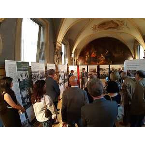 Una fase dell'inaugurazione della mostra "Ierimo, semo, saremo" a Roma - Una fase dell'inaugurazione della mostra "Ierimo, semo, saremo" a Roma