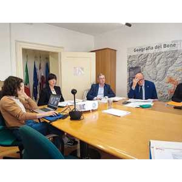 Stefano Zannier (terzo da sinistra) presiede il cda della Fondazione Dolomiti Unesco a Cortina d'Ampezzo - Stefano Zannier (terzo da sinistra) presiede il cda della Fondazione Dolomiti Unesco a Cortina d'Ampezzo