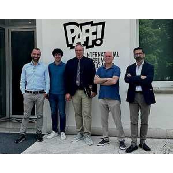 Il direttore artistico Giulio De Vita, il consigliere regionale Simone Polesello, il presidente del Cr Fvg Mauro Bordin, il co-fondatore e fumettista Emanuele Barison, il responsabile della direzione Luca Giuliani, davanti alla sede di Paff, a Pordenone - Il direttore artistico Giulio De Vita, il consigliere regionale Simone Polesello, il presidente del Cr Fvg Mauro Bordin, il co-fondatore e fumettista Emanuele Barison, il responsabile della direzione Luca Giuliani, davanti alla sede di Paff, a Pordenone