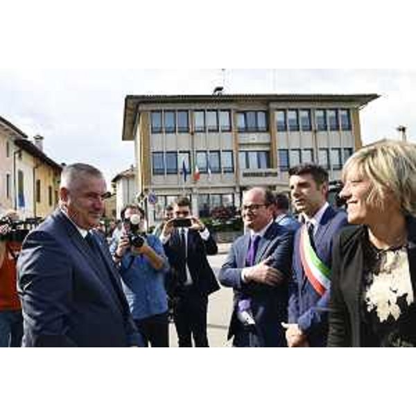 il vicegovernatore Mario Anzil e l'assessore regionale Barbara Zilli con le autorità della Repubblica Serba di Bosnia - il vicegovernatore Mario Anzil e l'assessore regionale Barbara Zilli con le autorità della Repubblica Serba di Bosnia