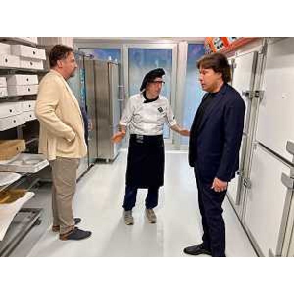 L'assessore Bini visita il laboratorio artigianale - L'assessore Bini visita il laboratorio artigianale