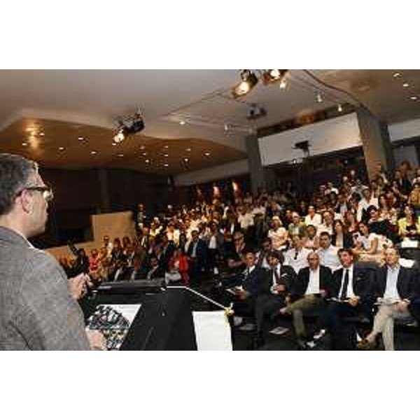 Lassessore regionale alle Autonomie locali Pierpaolo Roberti alla presentazione dellOsservatorio immobiliare del Friuli Venezia Giulia curato dalla Federazione italiana agenti immobiliari professionali. - Lassessore regionale alle Autonomie locali Pierpaolo Roberti alla presentazione dellOsservatorio immobiliare del Friuli Venezia Giulia curato dalla Federazione italiana agenti immobiliari professionali.