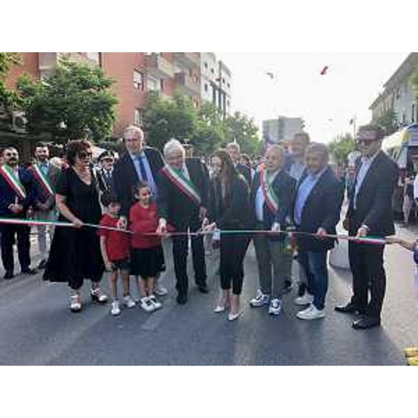 Il momento del taglio del nastro a San Giorgio di Nogaro, dove si è aperta la ventesima edizione di Itinerannia - Il momento del taglio del nastro a San Giorgio di Nogaro, dove si è aperta la ventesima edizione di Itinerannia