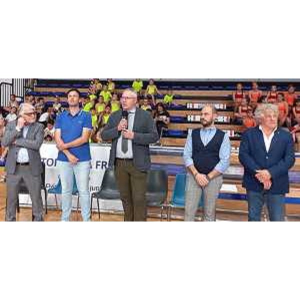 L'intervento del presidente del Consiglio regionale,Mauro Bordin, a Cividale. Il primo da destra è il consigliere regionale Elia Miani, il primo da sinistra il sindaco di Lestizza, Eddi Pertoldi - L'intervento del presidente del Consiglio regionale,Mauro Bordin, a Cividale. Il primo da destra è il consigliere regionale Elia Miani, il primo da sinistra il sindaco di Lestizza, Eddi Pertoldi